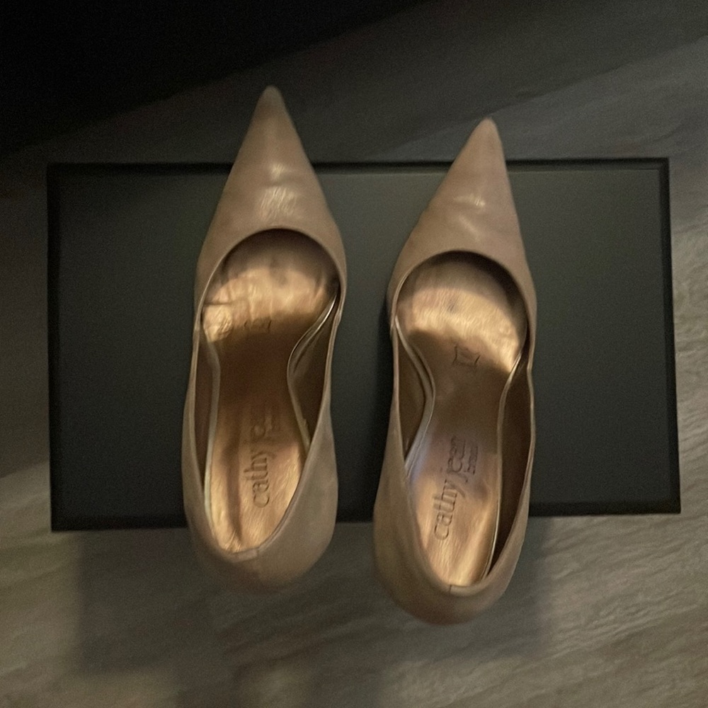 Cathy Jean cream color heels in good condition; size 6 1/2;